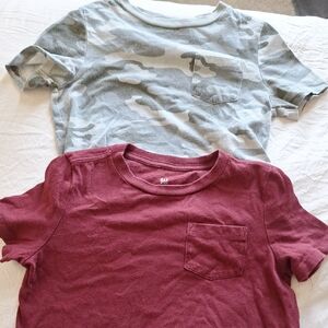 GAP Kids Gray Camouflage and Burgundy Tees Size XS Kids